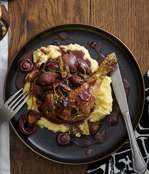 Kip met ‘coq au vin’-saus