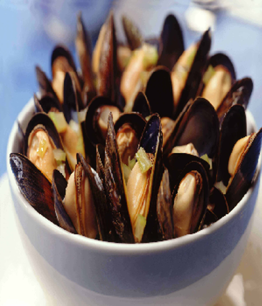 Klassiek gekookte mosselen met remouladesaus