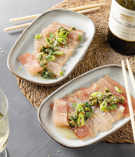 Dungesneden tonijn met  een citroen-muntdressing 