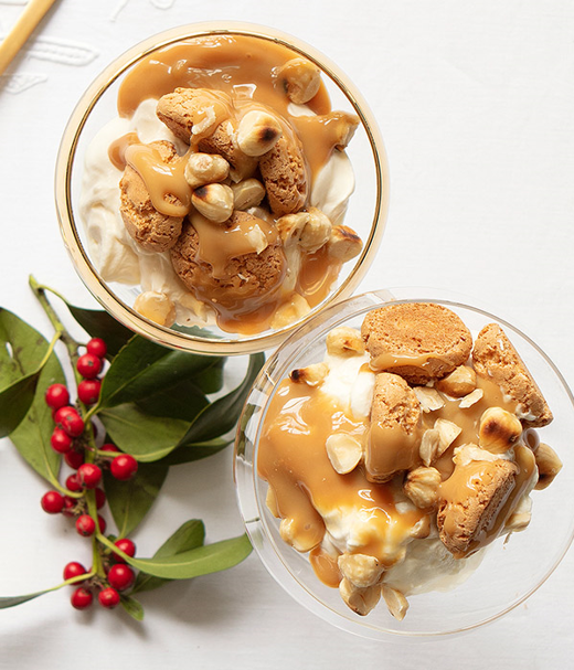 Karamel-roomtoetje met gemberkoek en hazelnoot 
