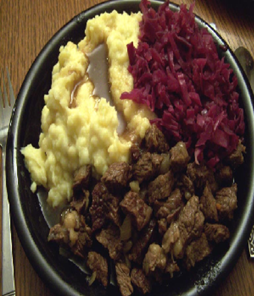 Hachee met rodekool en aardappelpuree