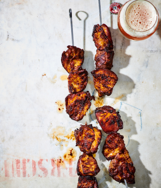 Smokey kipspiesen met roomkaasdip 