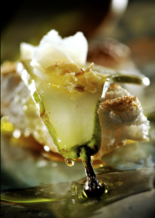 Stokbrood met peer, walnoten en parmezaanse kaas