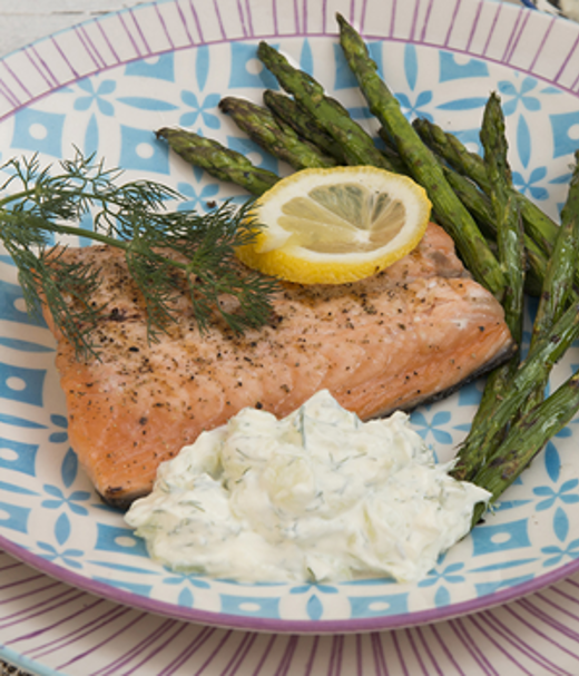 Gegrilde zalmmoot met groene asperges